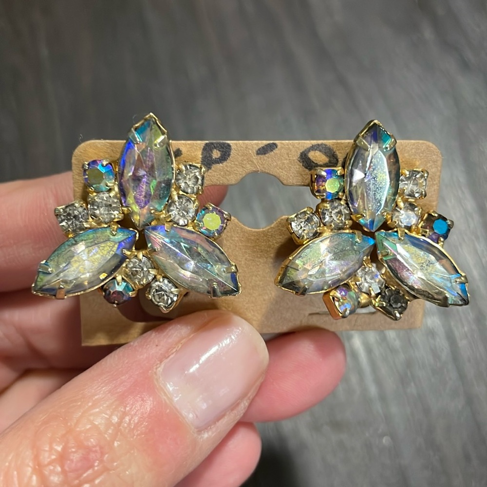 Vintage 1960’s aurora borealis gold tone clip on earrings, sparkling!!